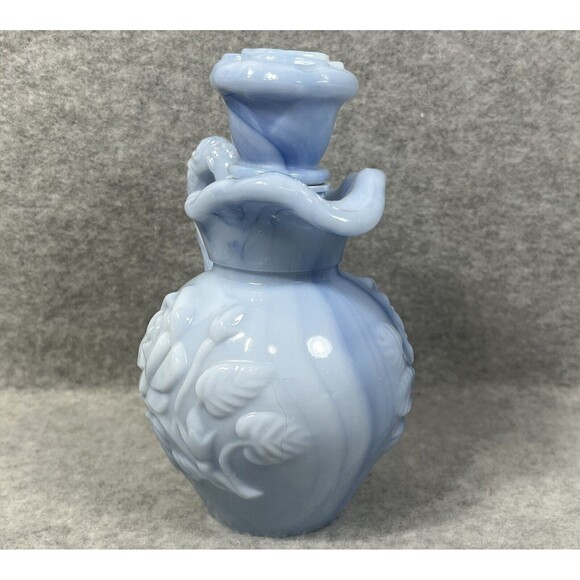 Vtg 1978 Avon Blue Swirl Milk Glass Pitcher 6.5"‎ Bubble Bath Bottle Victorian - Picture 4 of 13